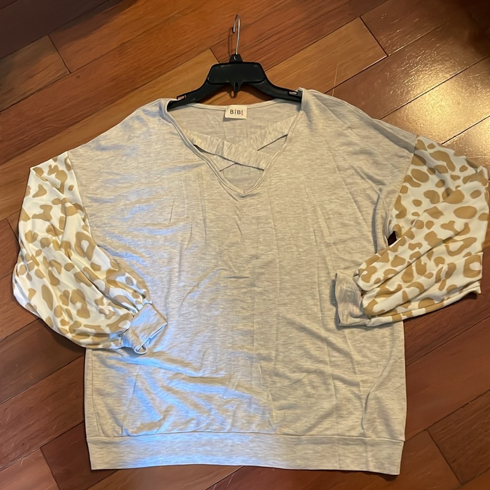 New w/o Tags! Ladies Boutique Bibi Princess long sleeve, ladies top size L